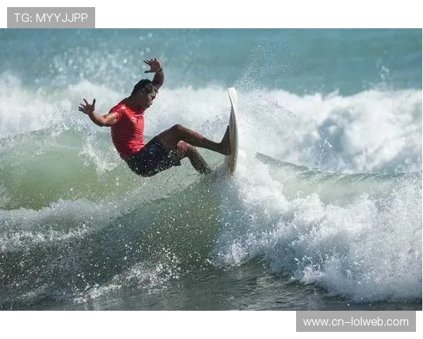 十五运会冲浪项目收官，杨思琪、吴世栋分获男女短板金牌